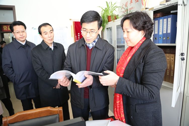秦书义到会市委机关走访慰问
