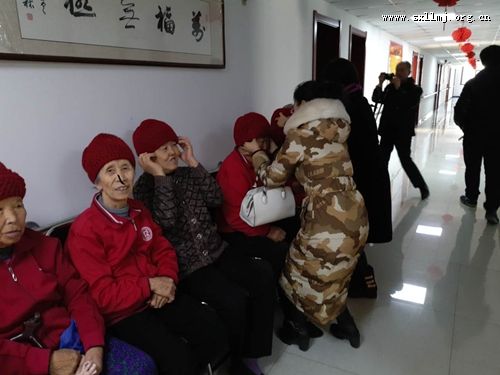交城二中支部关注最美夕阳送温暖献爱心 交城二中支部关注最美夕阳送温暖献爱心