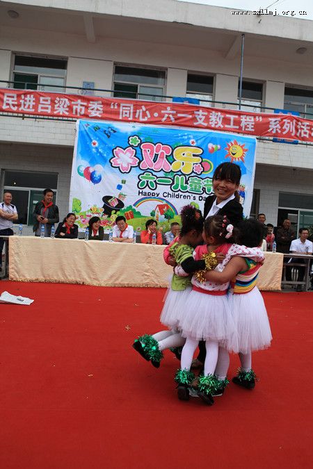 王旺龙:同心·六一支教 王旺龙:同心·六一支教