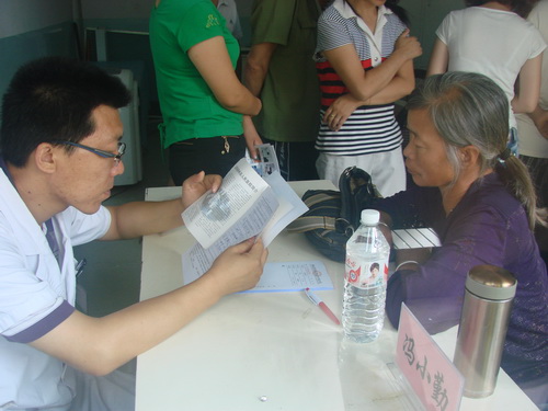 民进吕梁市委组织会员到柳林县薛村义诊 民进吕梁市委组织会员到柳林县薛村义诊