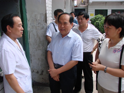 民进吕梁市委组织会员到柳林县薛村义诊 民进吕梁市委组织会员到柳林县薛村义诊