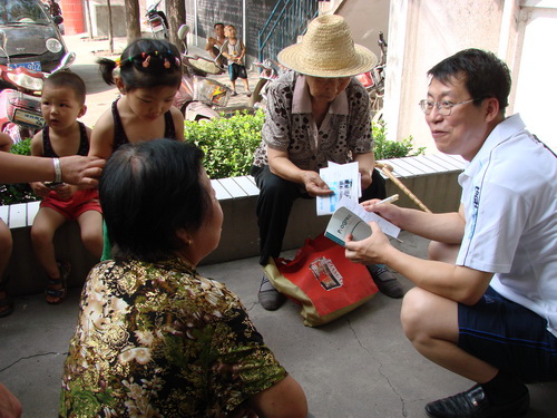 民进吕梁市委组织会员到柳林县薛村义诊 民进吕梁市委组织会员到柳林县薛村义诊