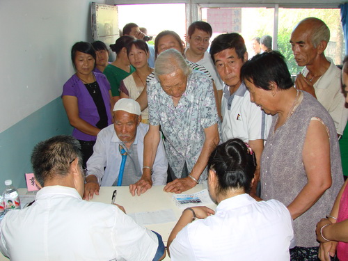 民进吕梁市委组织会员到柳林县薛村义诊 民进吕梁市委组织会员到柳林县薛村义诊