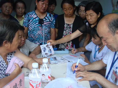 民进吕梁市委组织会员到柳林县薛村义诊 民进吕梁市委组织会员到柳林县薛村义诊